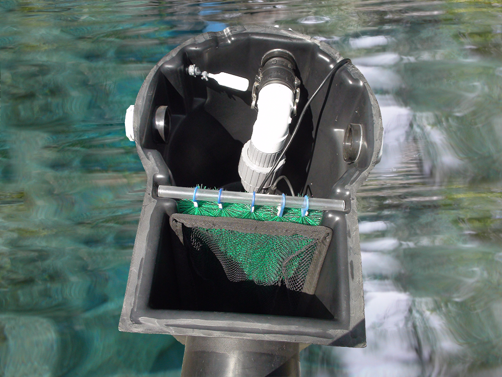 Pelican HydroClean™ Pond Skimmer using rear pump outlet