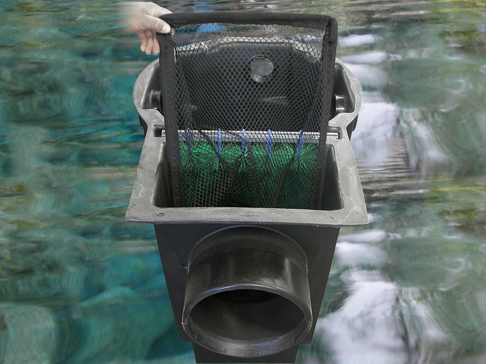 Pelican HydroClean™ Pond Skimmer leaf net with "Dry-Hands" servicing