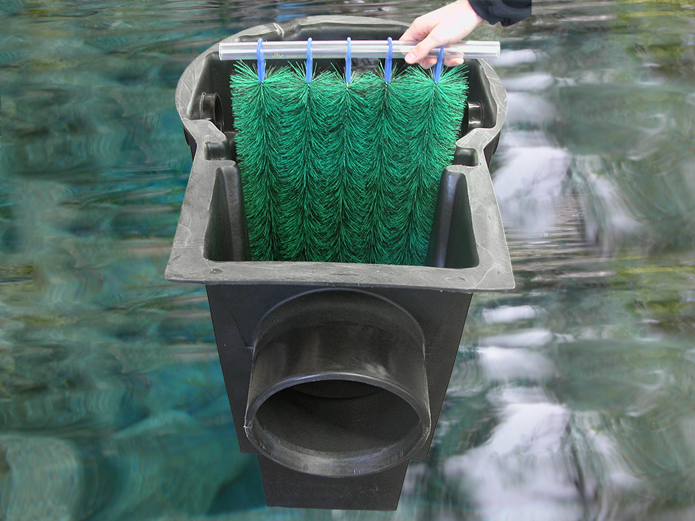 Pelican HydroClean™ Pond Skimmer filter brush rack with "Dry-Hands" servicing