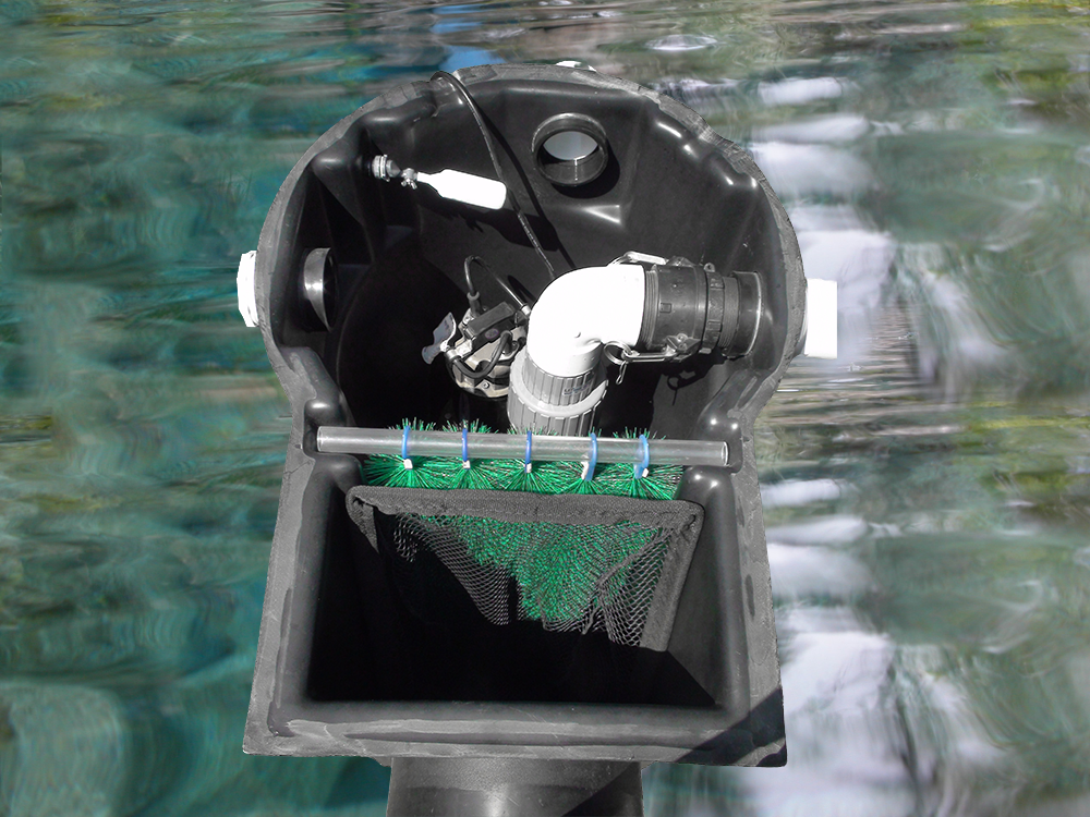 Pelican HydroClean™ Pond Skimmer using right pump outlet