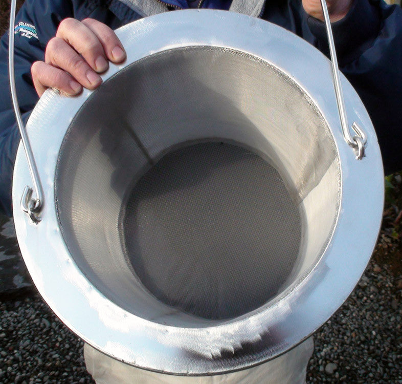 Stainless steel filter basket inside the HydroSieve compact pond sieve